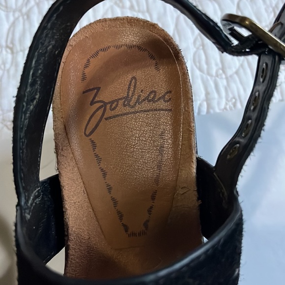 Zodiac block heel sandal - Picture 2 of 5